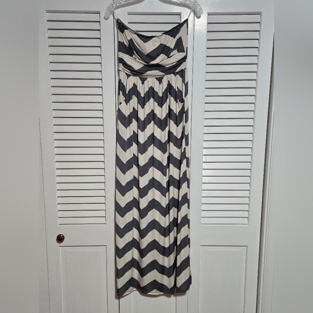 Chevron Patterned Strapless Dress Woth Pockets, Medium